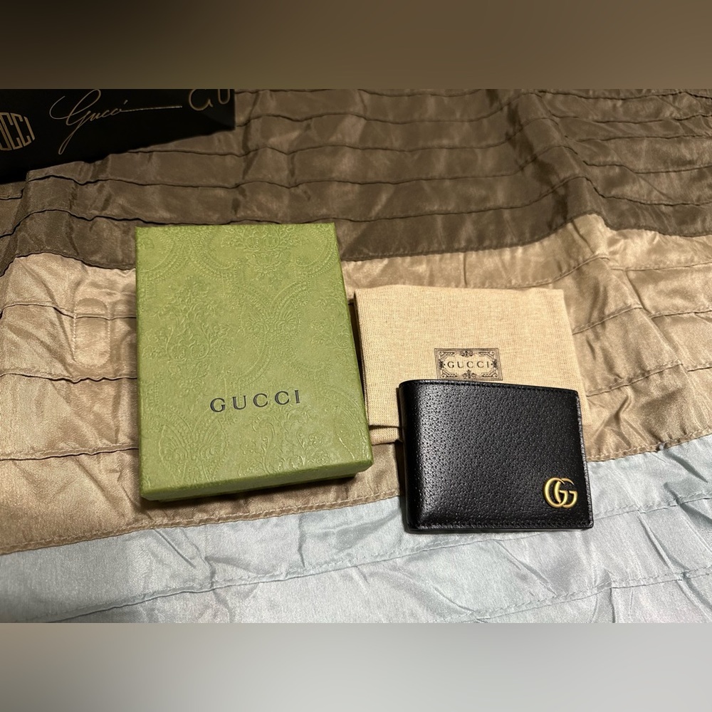 Gucci GG Marmont Leather BiFold Wallet